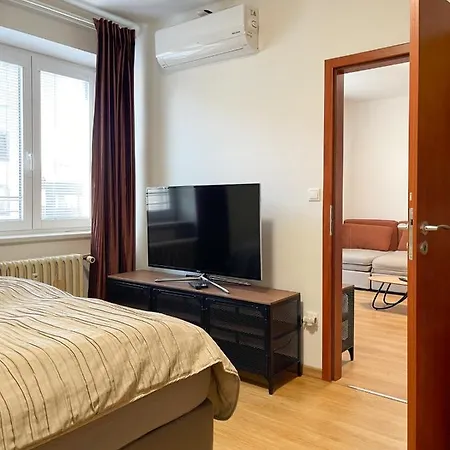 Center 2 Bedroom A/c * Bratislava